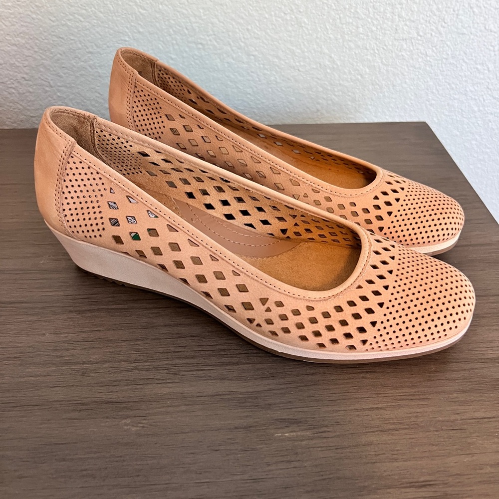 Naturalizer Women's Tan Wedge Shoes
